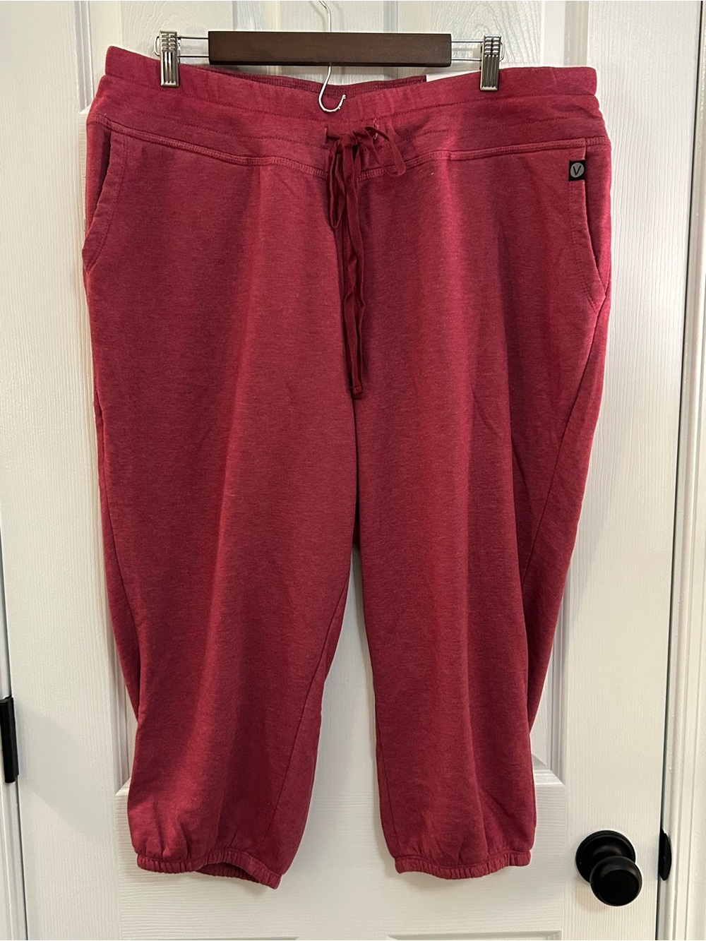 NWT Lane Bryant LIVI Capri Jogger Sweatpants Berry Pink Size 18/20